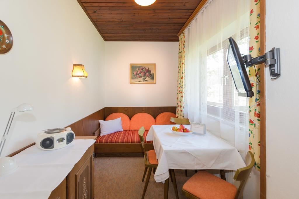 Hotel Gästehaus Soldanella Ramsau am Dachstein Zimmer foto