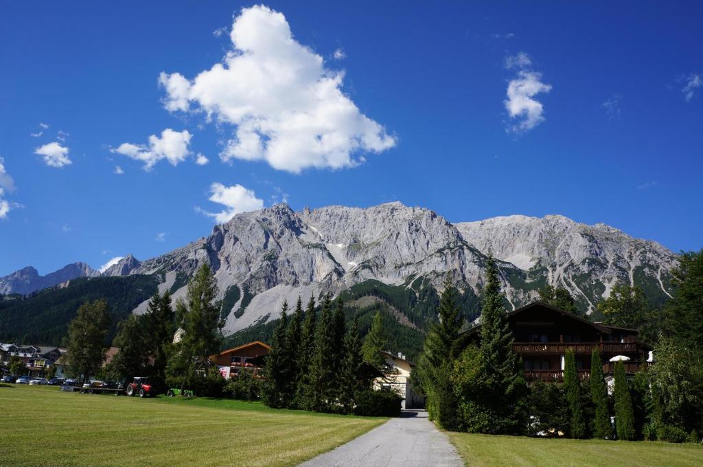 Hotel Gästehaus Soldanella Ramsau am Dachstein Exterior foto